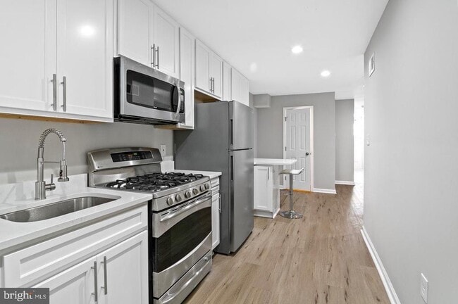 Building Photo - 1346 N Carey St