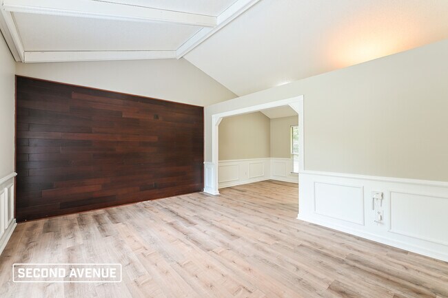 Building Photo - 2411 Windridge Dr NE
