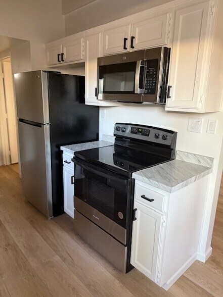 Building Photo - 4437-4439 Vista Del Monte Ave