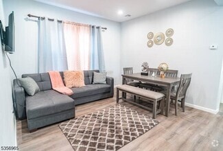 Building Photo - 135 Fabyan Pl