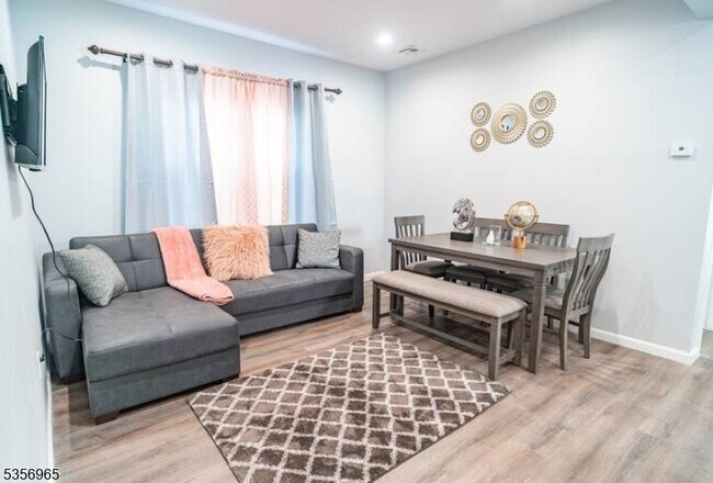 Primary Photo - 135 Fabyan Pl