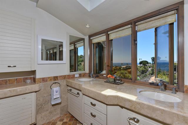 Building Photo - 6018 Avenida Chamnez