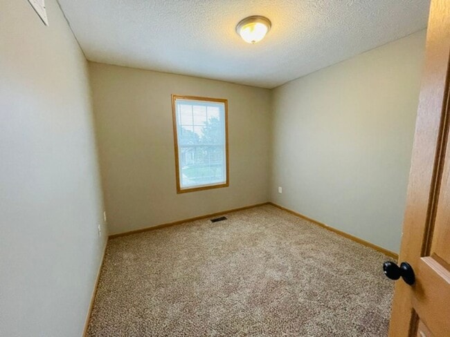 Building Photo - 8575 Fernbrook Dr