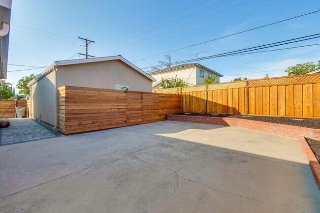 Building Photo - Stylish San Jose Home and Private Yard