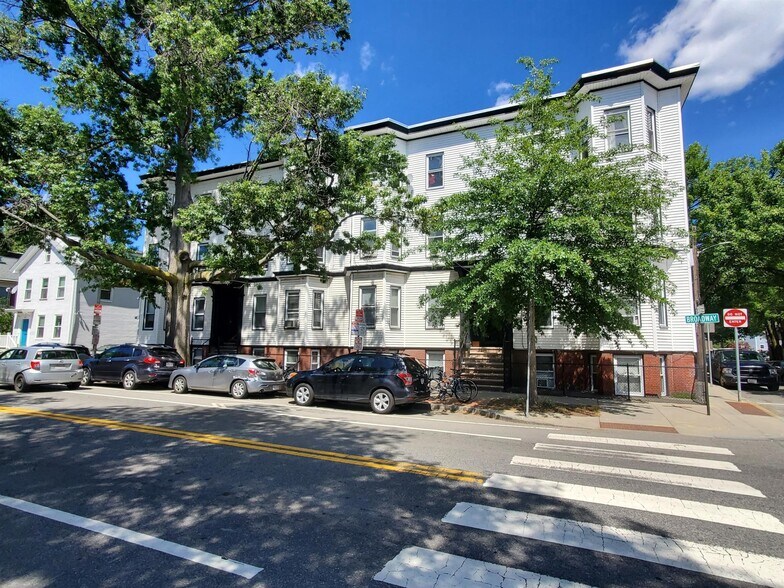 Building Photo - 233 Broadway