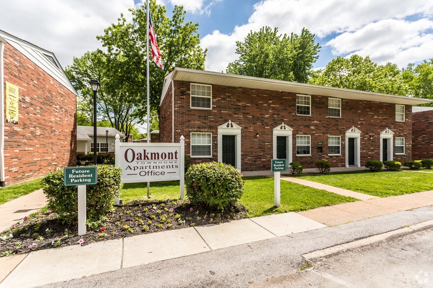 Building Photo - Oakmont Townhomes