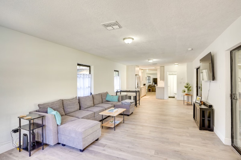 Building Photo - 916 Ave S SE