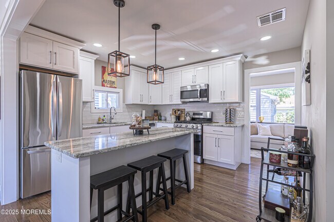 Building Photo - 472 Pinecroft Dr
