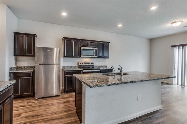 Building Photo - 509 Peony Ct