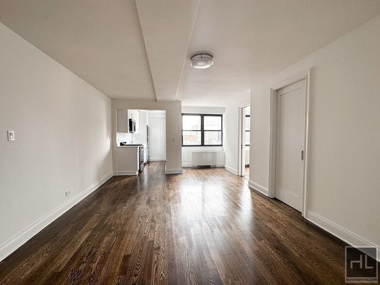 Primary Photo - E 16 ST