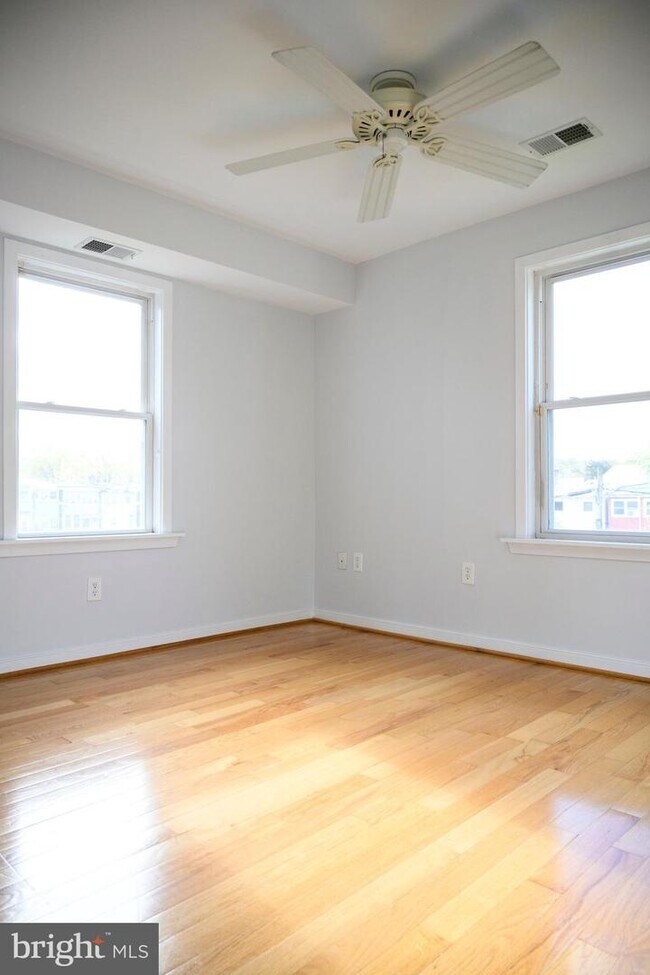 Building Photo - 608 Jefferson St NW