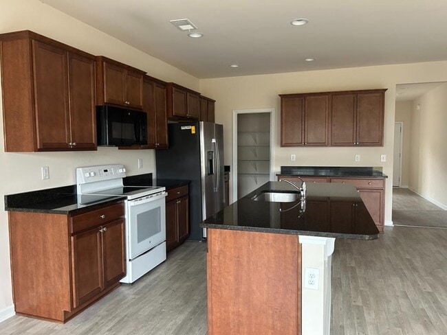 Building Photo - 283 Hampton Park Cir