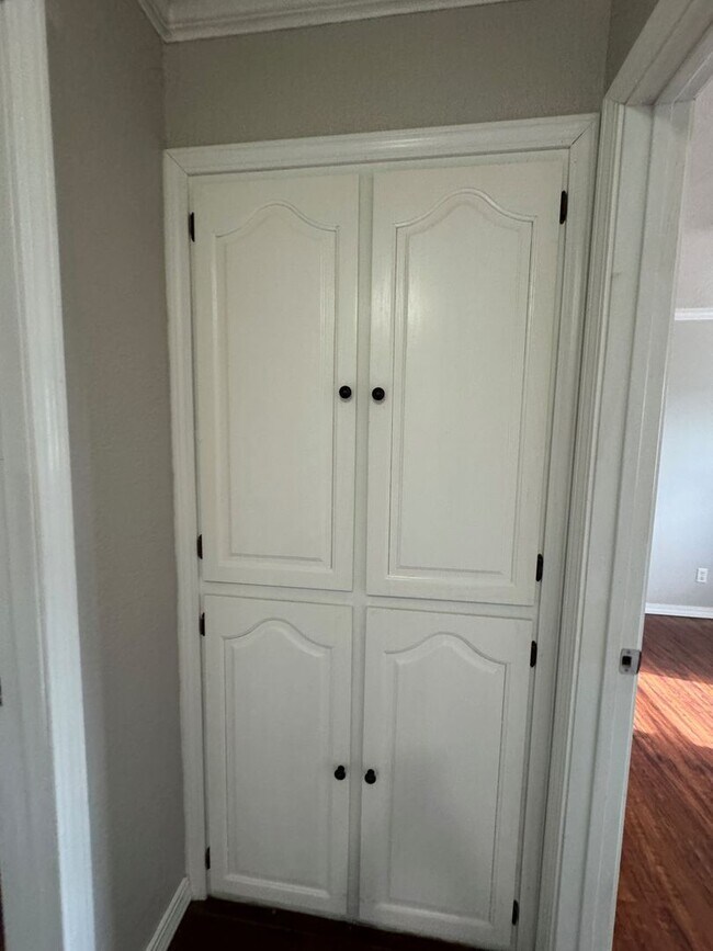 Building Photo - Gorgeous 3 bedroom, 2 bath home in a great Springfield neighborhood!