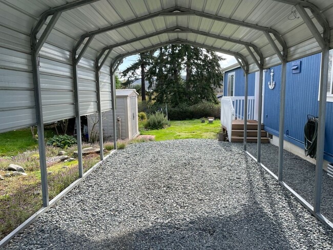 Building Photo - Remodeled Home Just Moments from Greenbank Farm!