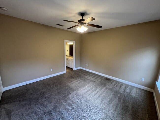 Building Photo - Charming 3-bedroom 2-bathroom in South Burbank Neighborhood!