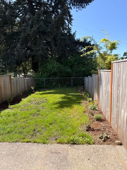 Building Photo - 8707 Southeast 9th Avenue