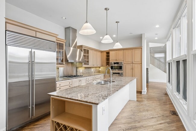 Building Photo - 400 Clayton St