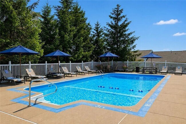 Building Photo - 10565 Cherry Grove Ct
