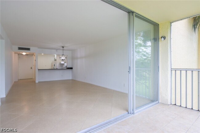 Building Photo - 1083 Forest Lakes Dr