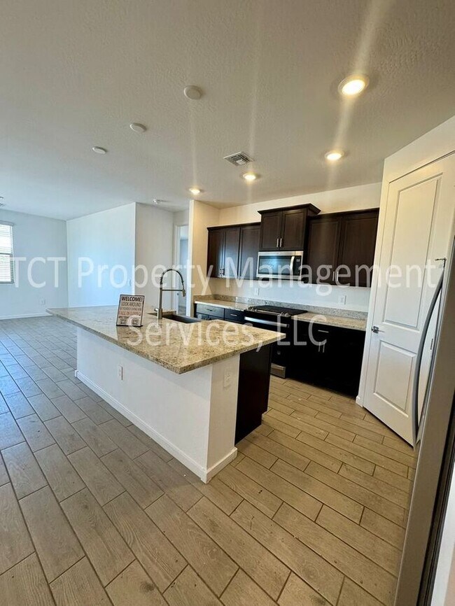 Building Photo - Beautiful Upgraded home in San Tan Groves