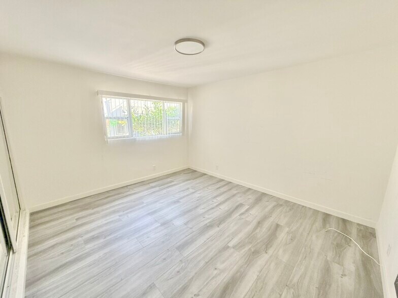 Building Photo - 231 California Ave