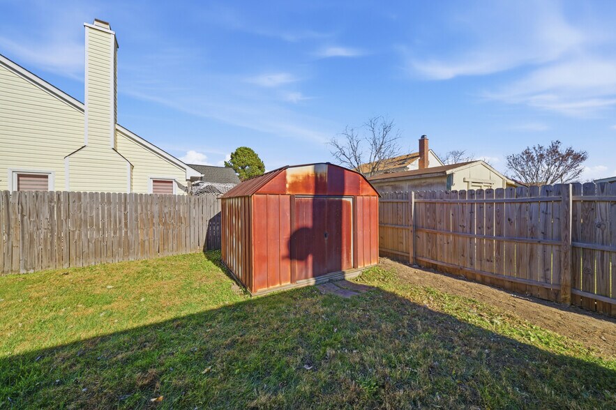 Building Photo - 4732 Brompton Dr