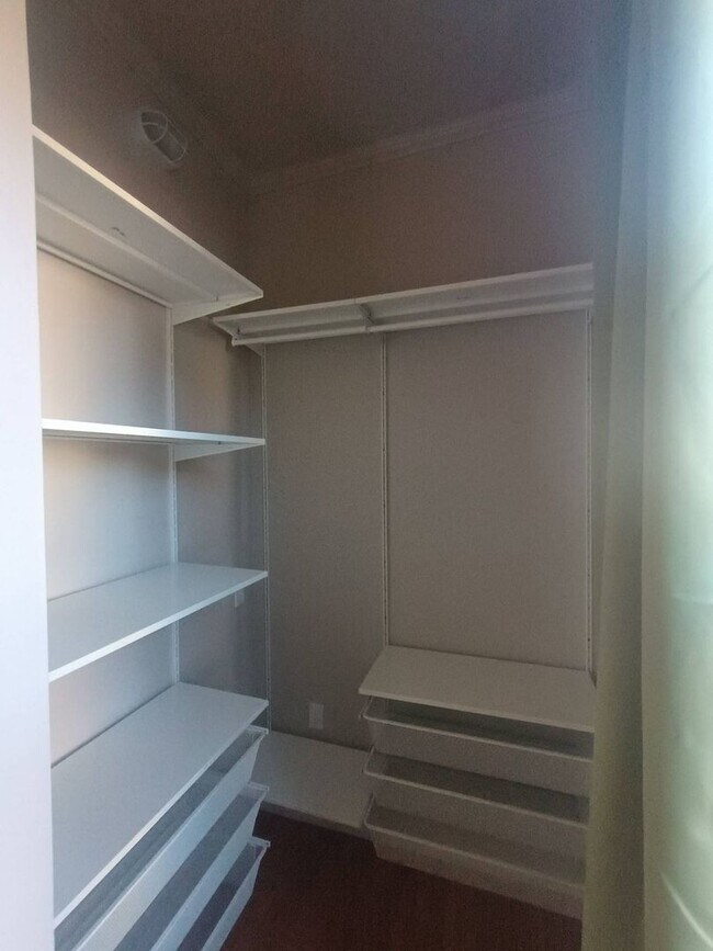 Building Photo - 2035-2037 N Buffum St