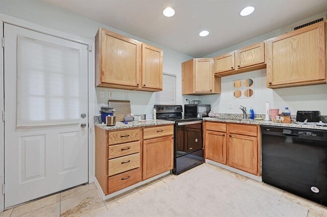 Building Photo - 8510 Mesa Dr
