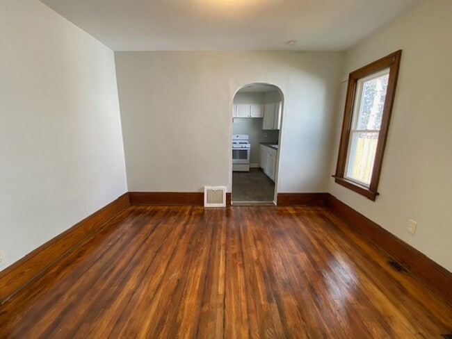 Building Photo - Sunny North Hill Bungalow • Hardwood Floor...