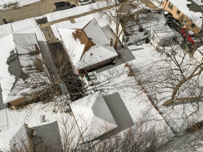 Building Photo - 8837 S Talman Ave