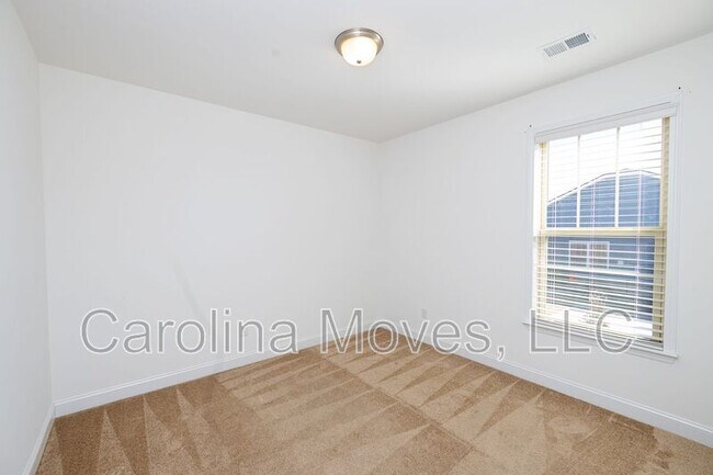 Building Photo - 210 Royal Hill Ln