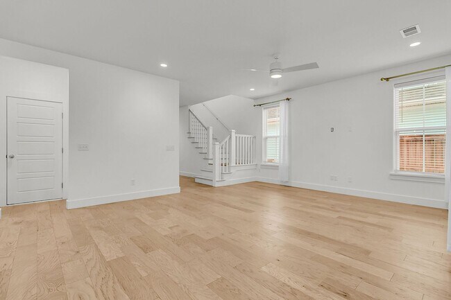 Building Photo - Must See Beautiful 3BR Home in Nexton with Primary Suite Downstairs and a Fenced in Yard & Upstai...