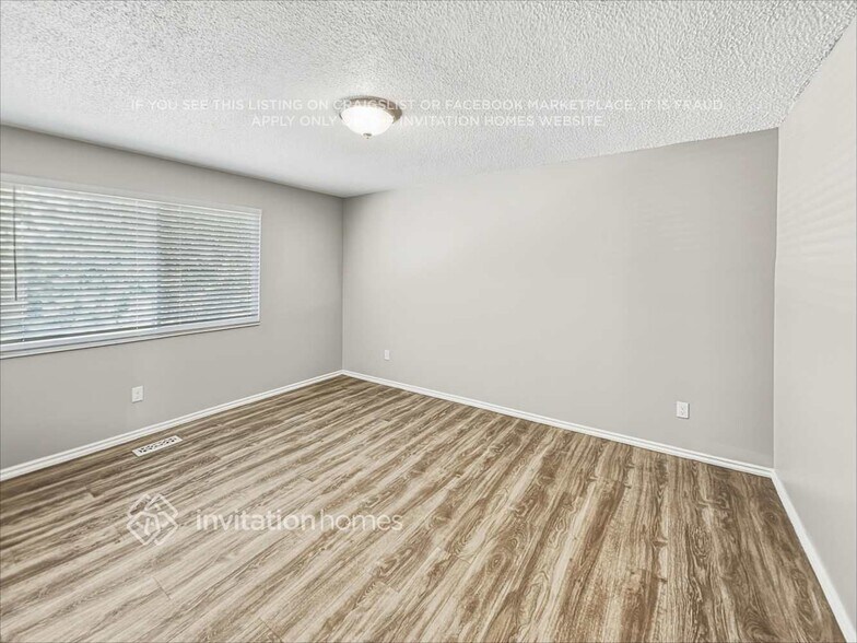 Building Photo - 2611 Castle Oaks Cir