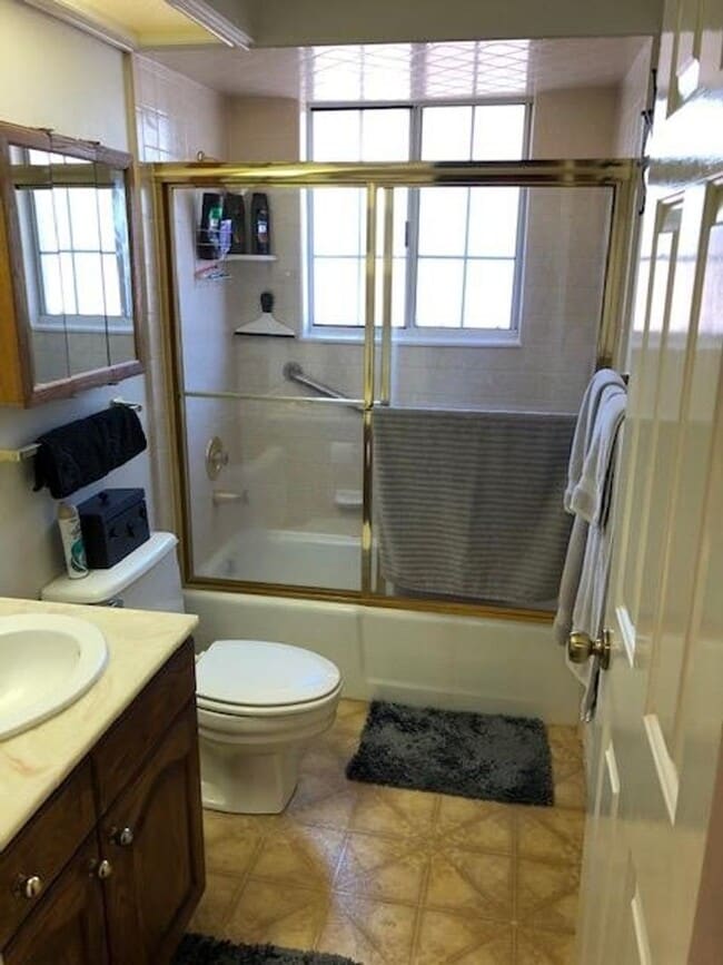 Building Photo - Awesome Shadowbrook Townhome in the Center of it all!