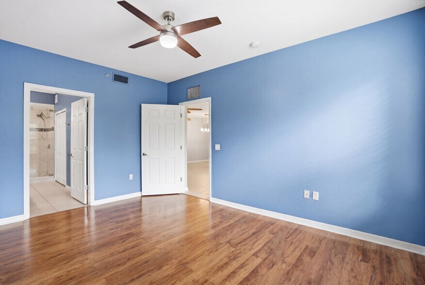Building Photo - 1375 Henley St