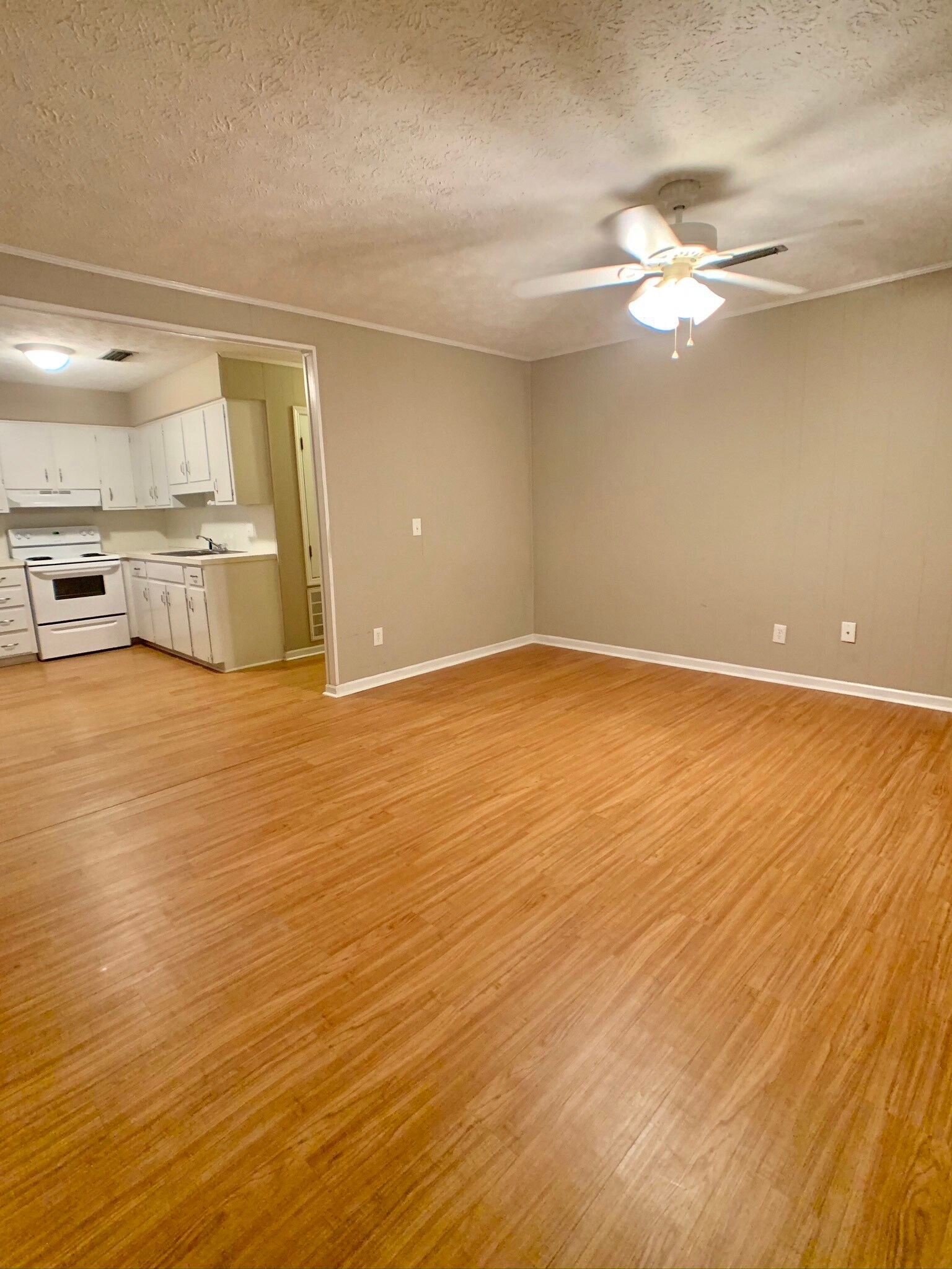 211-4 - 211 Auburn Dr