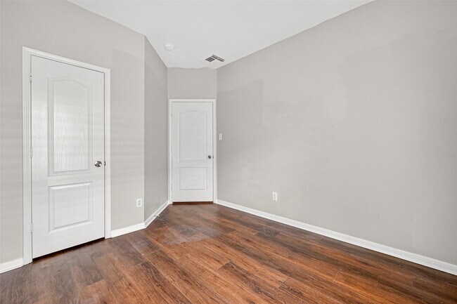 Building Photo - 5615 Brookhollow Oaks Trail