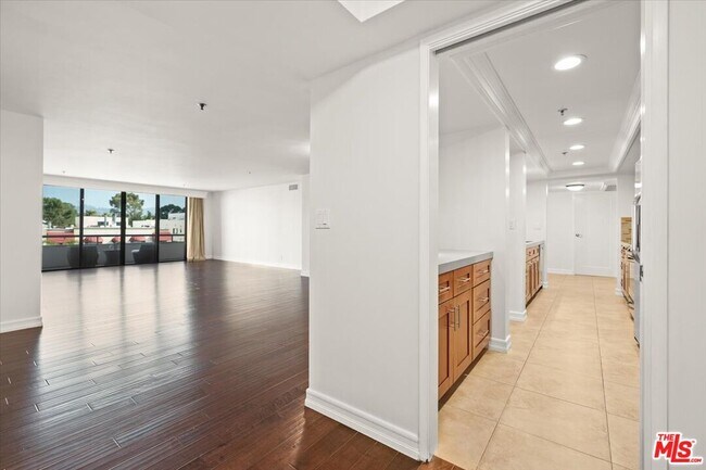 Building Photo - 10660 Wilshire Blvd