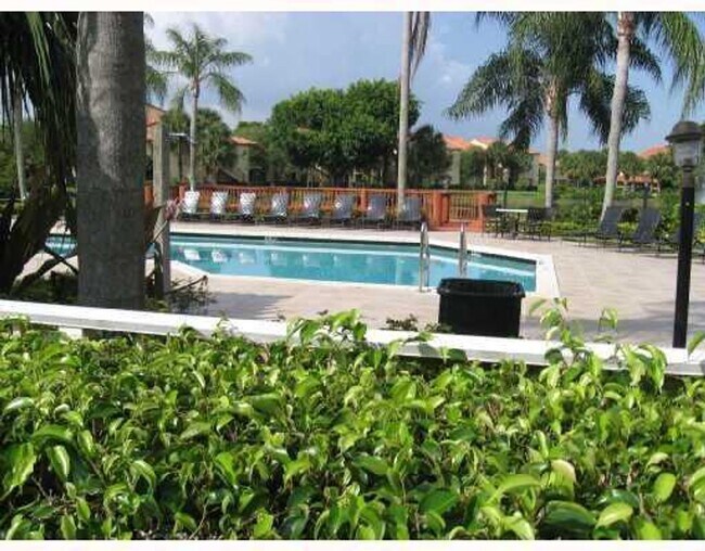 Building Photo - 2Bed/2Bath Condo in Prime Location