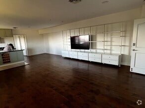 Building Photo - 2514 Roscomare Rd