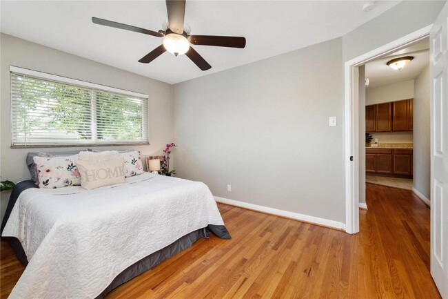 Building Photo - 9731 Twincrest Dr