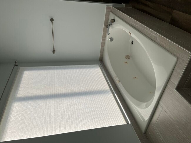 Building Photo - 1911 SE Gaskins Cir