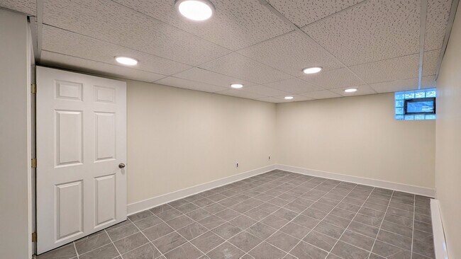 Building Photo - 607 Walnut St