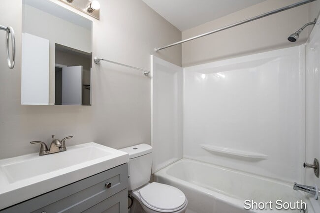 Building Photo - 1605 Bacon Ave