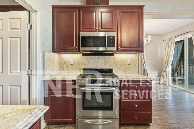 Building Photo - 3576 Hume St