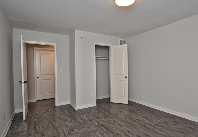 Building Photo - 9243 Friendship Rd