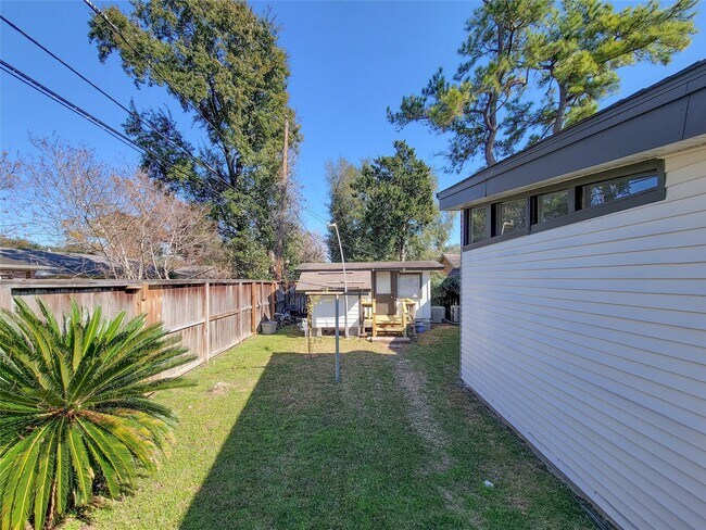 Building Photo - 2318 Ansbury Dr