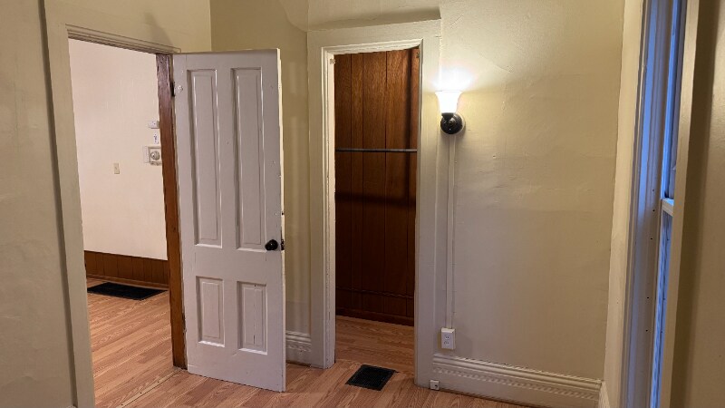 Building Photo - 412 E 5th St