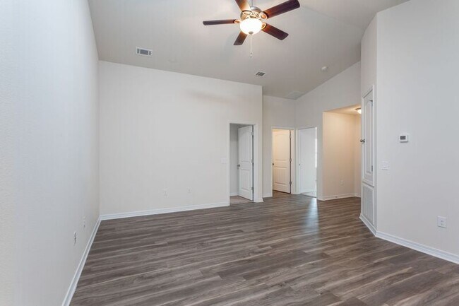 Building Photo - 5664 Peach Dr