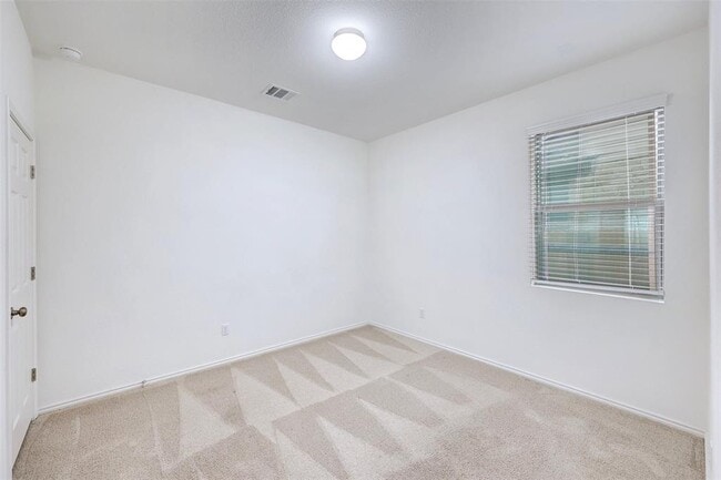 Building Photo - 307 Simmental Loop